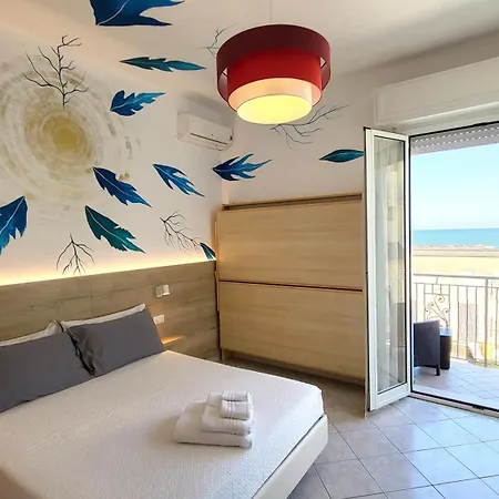 Hotel Art La Perla 3*