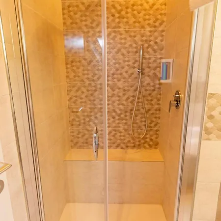 Hotel Art La Perla 3*