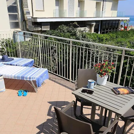 Hotel Art La Perla 3*