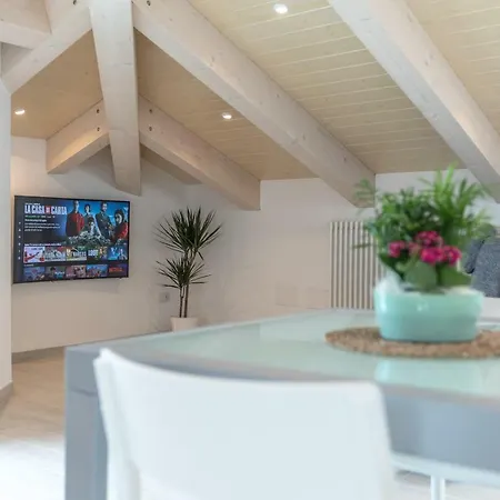 Ξενοδοχείο Art La Perla 3*