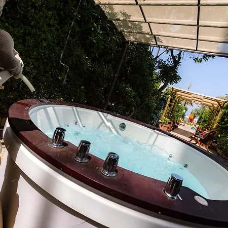 Art La Perla Ξενοδοχείο 3*